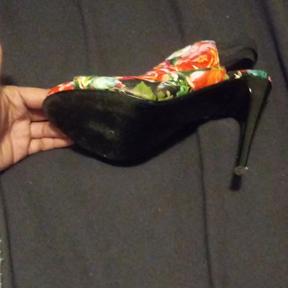 Floral Steve Madden - Picture 3 of 3